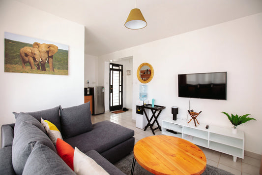Stylish 1BR Hideaway | Pool, Netflix,Near Junction