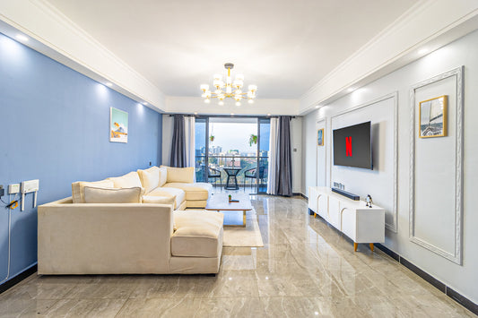 4BR Luxury Apt with Gym, Pool &amp; Kids Play-Area.