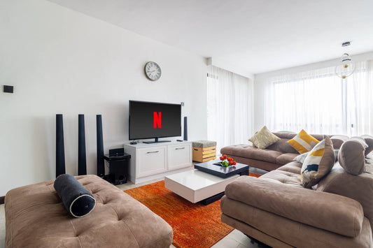3BR Apt with Pool, Gym &amp; Spacious Living room