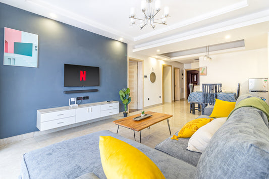 Unique 2Br :KingBed, Pool, Gym, Prime Location